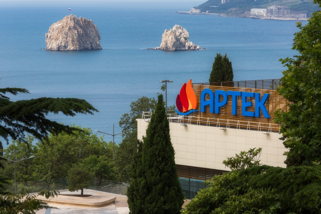 Фото из общедоступных источников, сайта proficinema.com