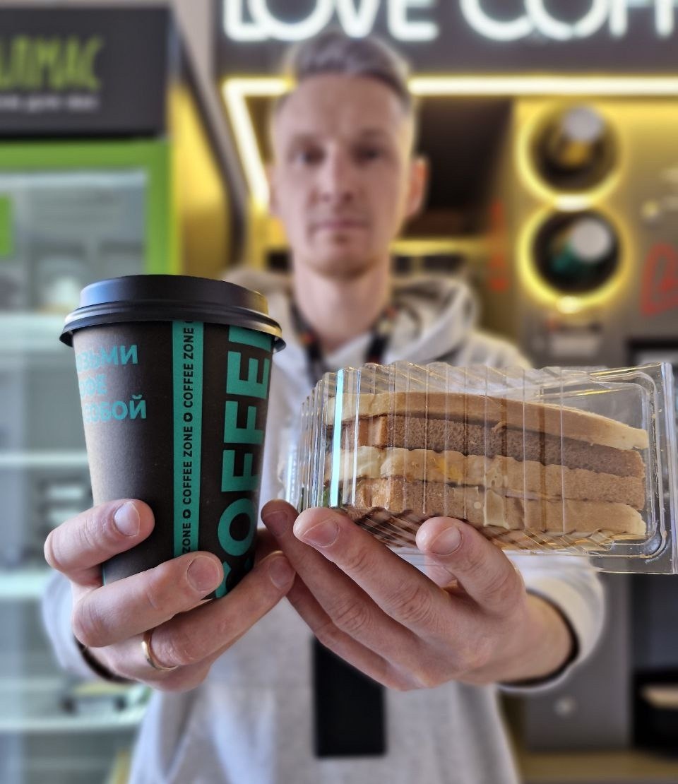 Кофейня самообслуживания с готовой едой и снеками