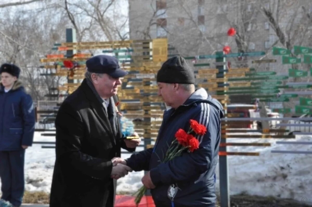    На Дереве Памяти увековечили имена выпускников Алтайской летной школы