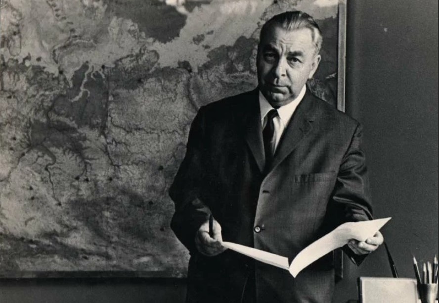 Федоров Е.К.. Из книги «Воспоминания о Академике Е.К. Федорове. «Этапы большого пути»», издательство «Паулсен», 2010.