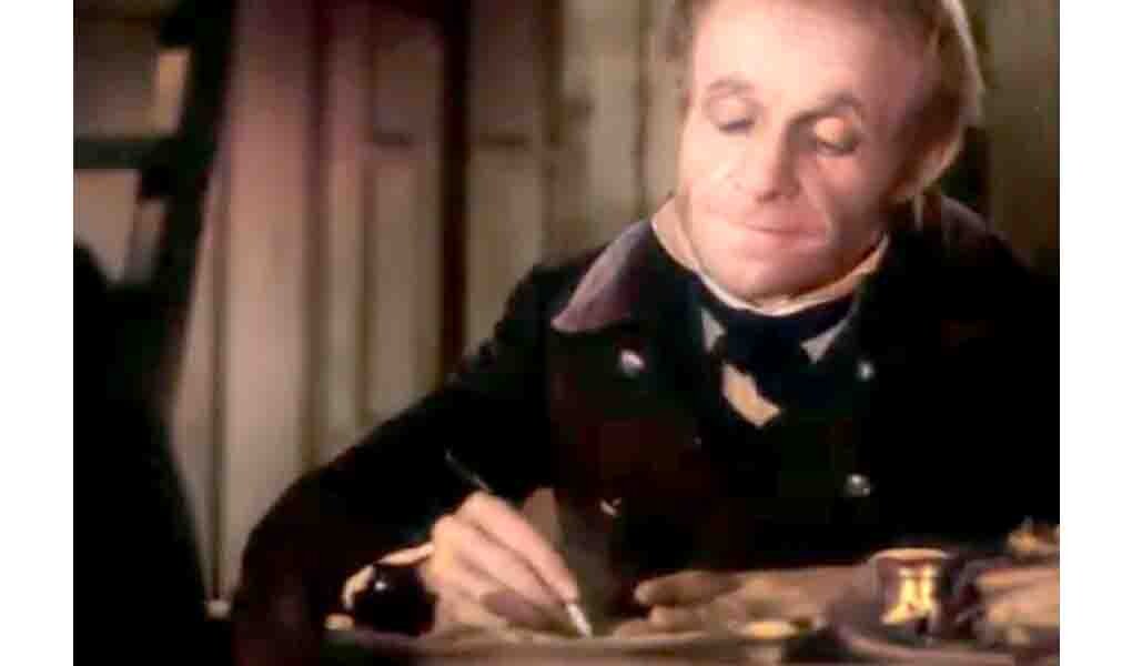 Х\ф "Шинель" 1959 год. Акакий Акакиевич за работой в департаменте