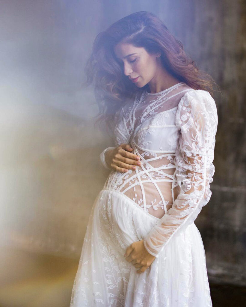 Свою беременность звезда продемонстрировала трогательной фотографией