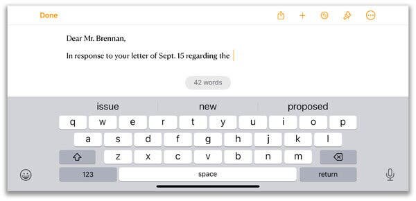 При наборе текста в альбомном режиме смартфона с включенной функцией интеллектуального ввода текста клавиатура становится больше, чтобы можно было печатать двумя пальцами, но в смартфонах есть множество других настроек и инструментов, которые еще больше упрощают ввод текста.Источник...Apple