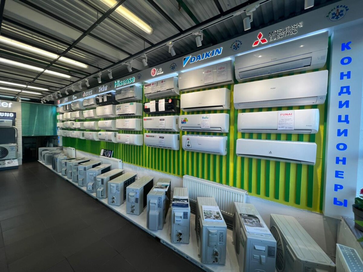 Витрина нашего магазина "ЛюксХолод" в москве. ТЦ Конструктор