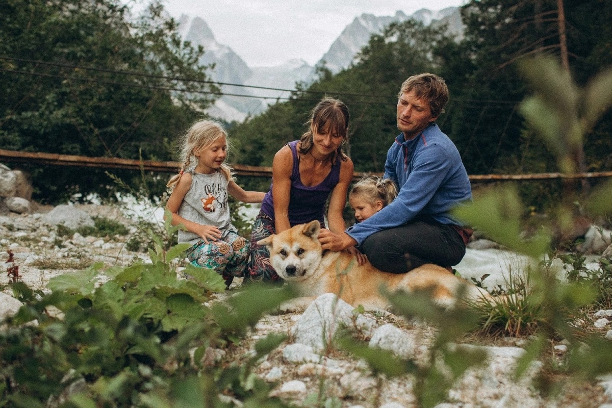 Сергей Селезнёв с супругой и детьми. Фото из личного архива Сергея