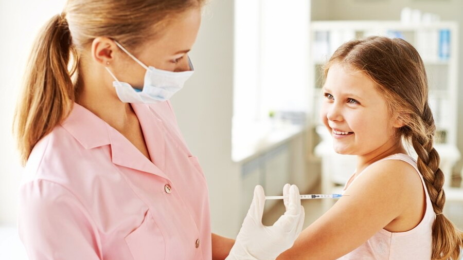    В Югре проводят дополнительную вакцинацию дошкольников против коклюша