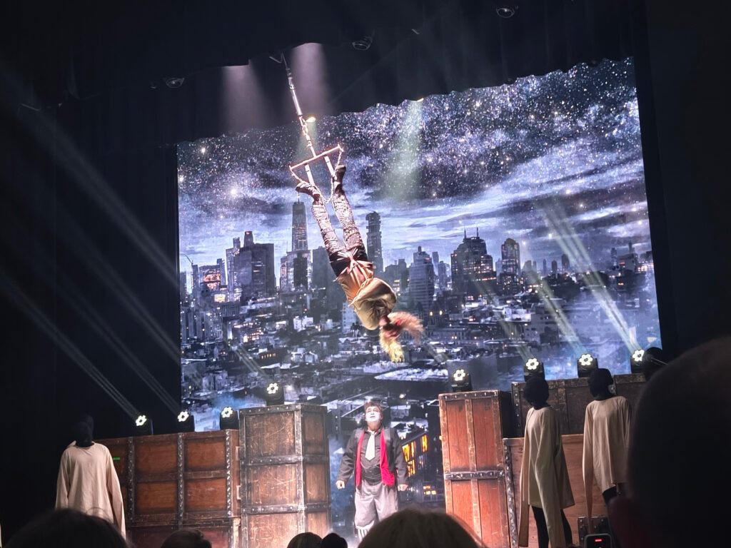 Выбраться из смирительной рубашки — трюк Гарри Гудини