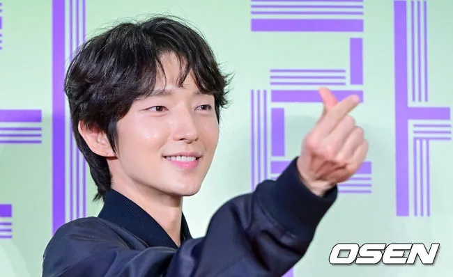 Актер Ли Джун Ги. Фото со страницы  OSEN.