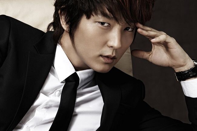 Актер Ли Джун Ги.