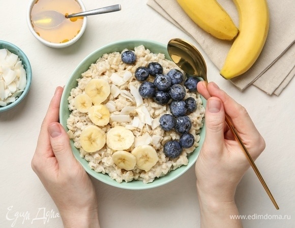 «Инсулиновая бомба»: гастроэнтеролог объяснила, почему овсянка — не лучший вариант завтрака