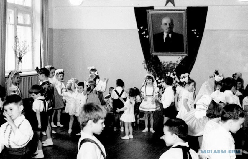 Наш детский садик - дедушка Ленин, оладьи с повидлом и "То березка, то рябина"