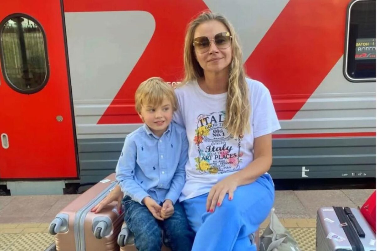    Мария Миронова с младшим сыном. соцсети