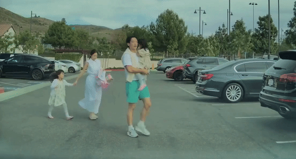 Ким Тэ Хи и Рэйн с двумя дочками