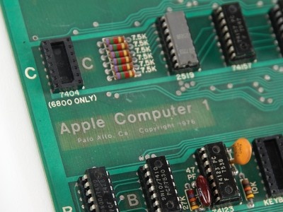    Ретрокомпьютер Apple-1 продали на аукционе по цене самолёта