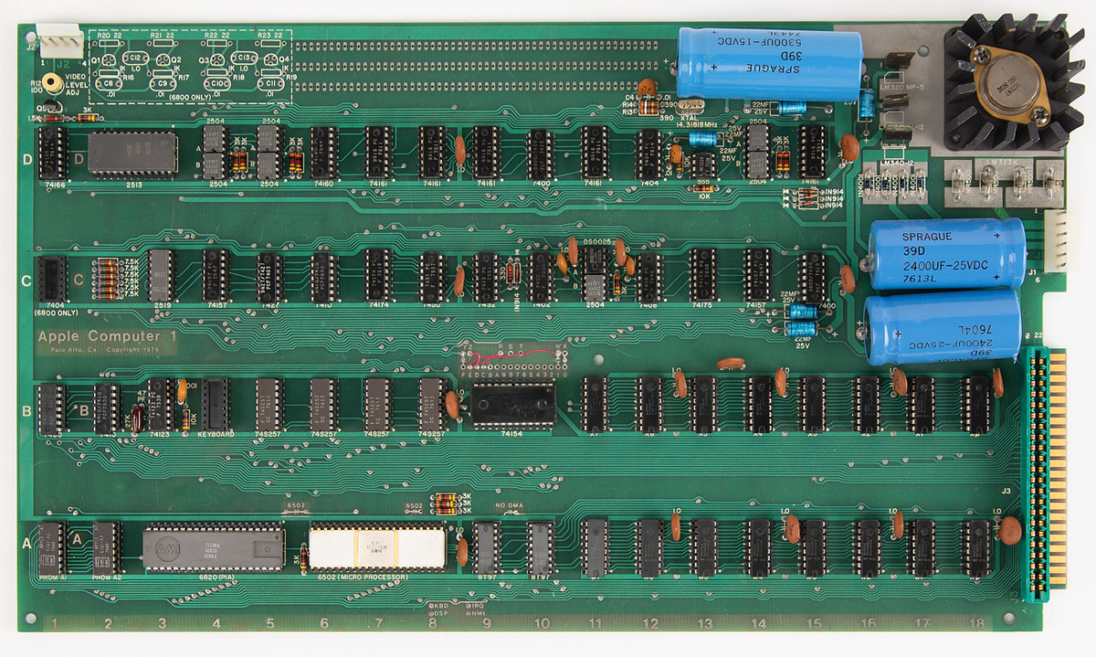    Ретрокомпьютер Apple-1 продали на аукционе по цене самолёта