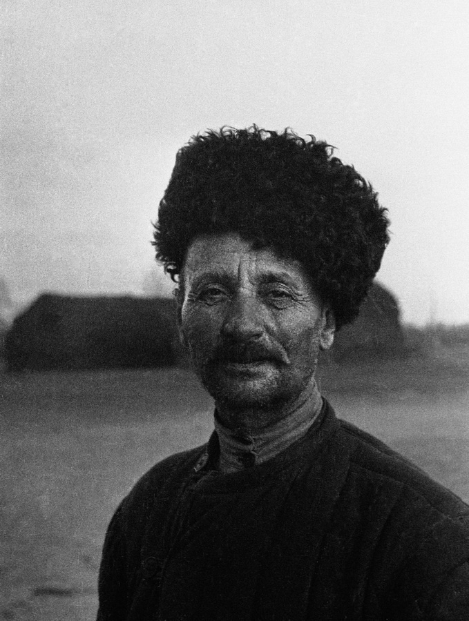 Из серии «Кабарда». Михаил Пришвин, 1936 год, Кабардино-Балкарская АССР, Государственный Литературный музей.
