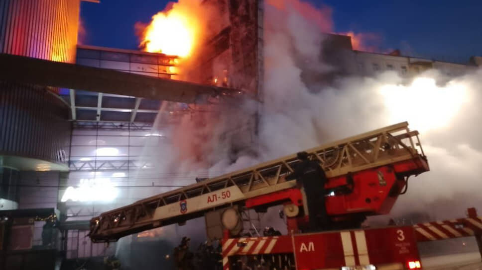 Возгорание в ТРК «Астор Плаза» произошло рано утром в понедельник.📷Фото: ГУ МЧС России по Ростовской области