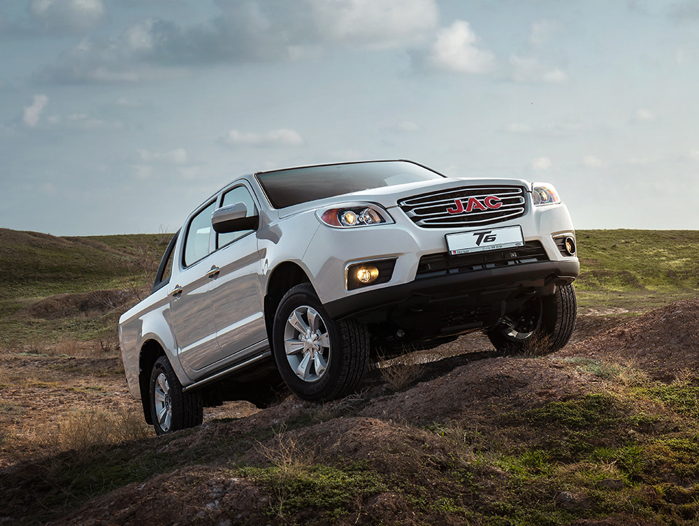 Автомобиль JAC T6