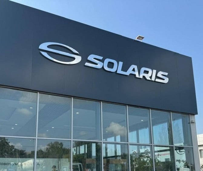 Автомобили Solaris начали выпускать на заводе компании АГР в Санкт-Петербурге в феврале 2024 года.
