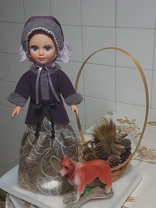 Весенний тёплый жакет из тёмно-сливового драпа и оригинальный капор из микровельвета для куклы Анастасии. Март, 2025. 