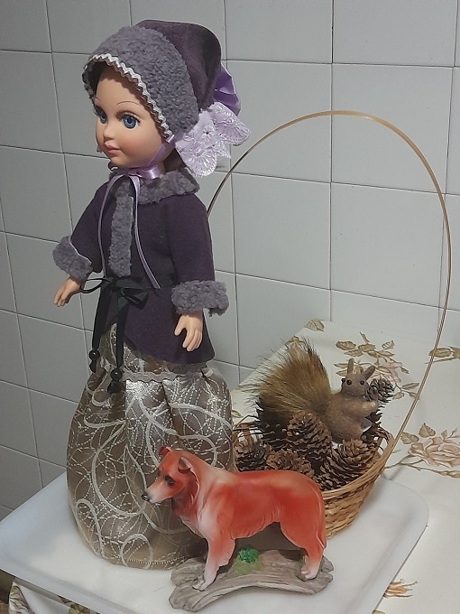 Весенний тёплый жакет из тёмно-сливового драпа и оригинальный капор из микровельвета для куклы Анастасии. Март, 2025. 