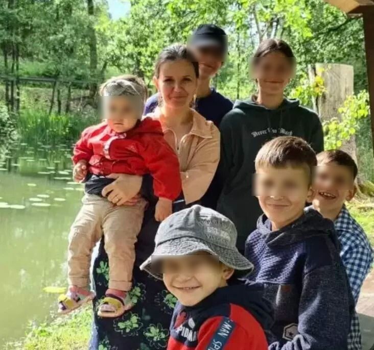   Евгения с детьми. Фото: страница в соцсетях Евгении