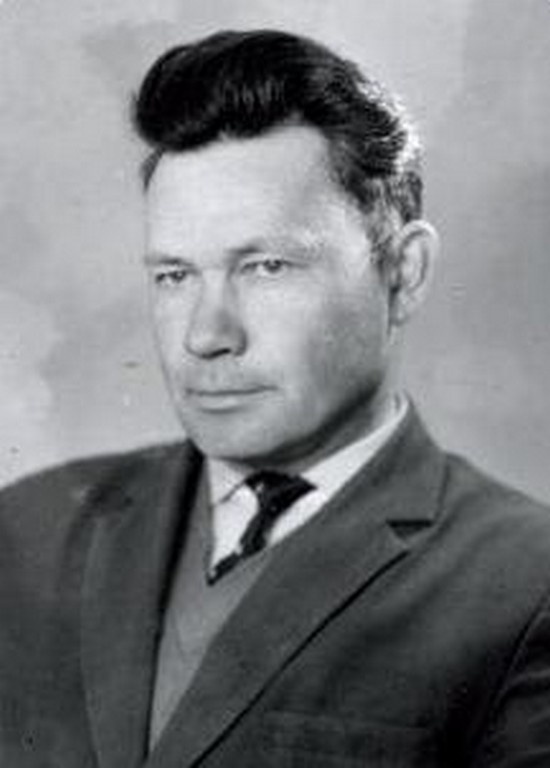 Учитель русского языка и литературы школы №13 Василий Долгов.