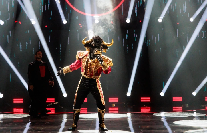 Бык - фрагмент из шоу Маска" 7 выпуск