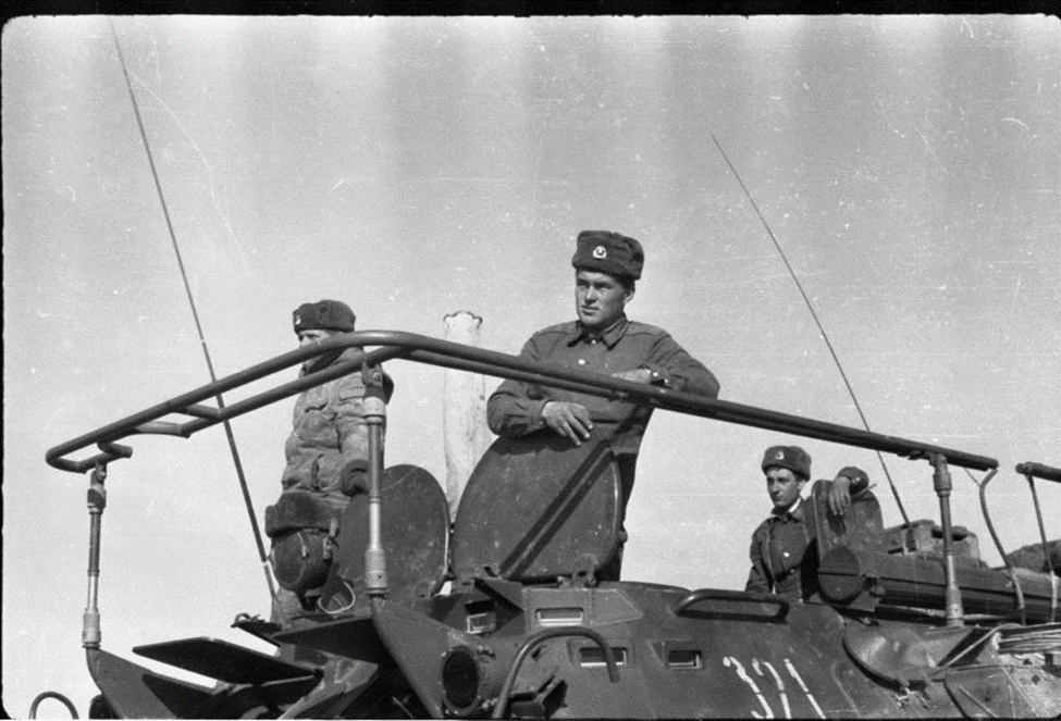 А это Дима «Кирпич» - он же - Дима Квок, водитель КШМ Р-145БМ "Чайка".