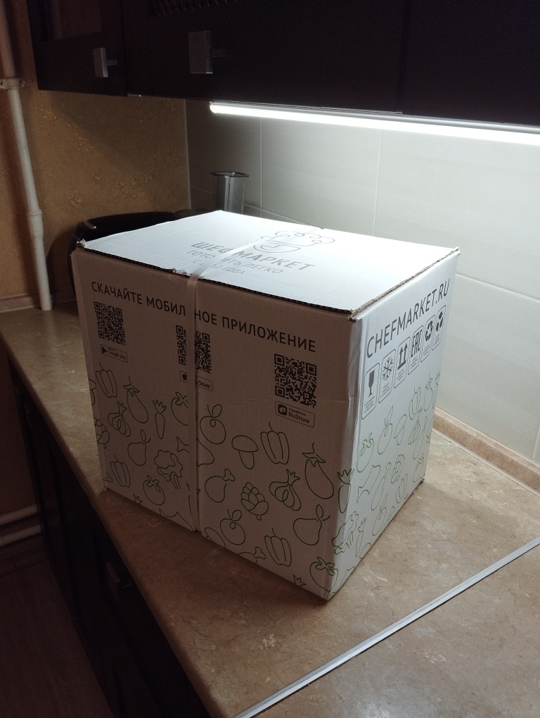 Привезли огромную коробку.