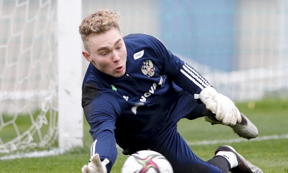    Ломаев ценой травмы парировал пенальти в ворота "Крыльев". Фото: РФС