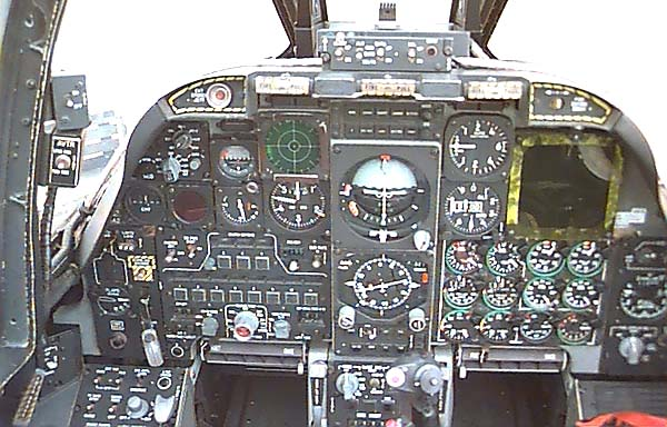  Вид на приборную доску в кабине A-10