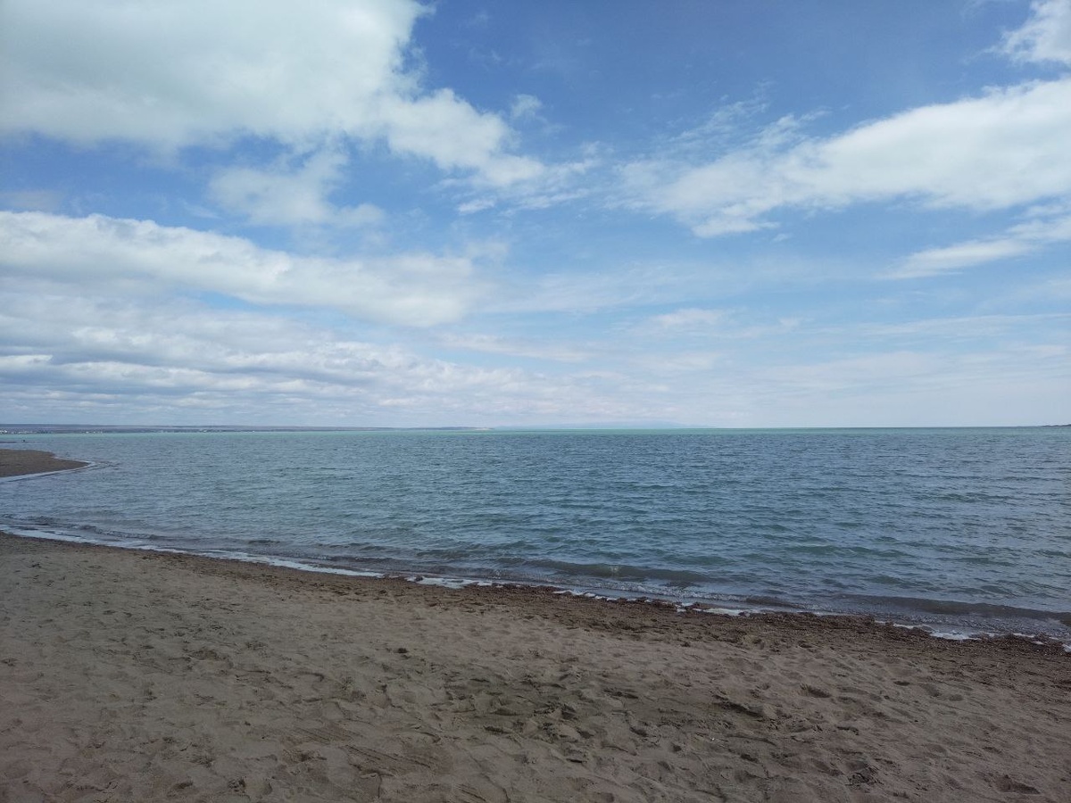 Вот отчасти за такие панорамы пляжный туризм многие и любят!…