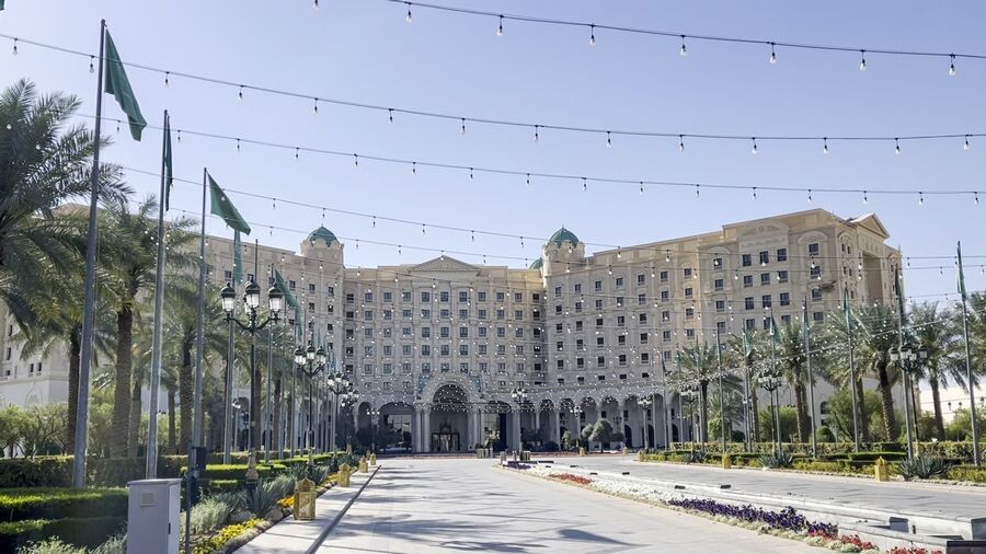    Отель The Ritz-Carlton, где проходят переговоры делегаций России и США по урегулированию украинского конфликта / Источник: © ТАСС