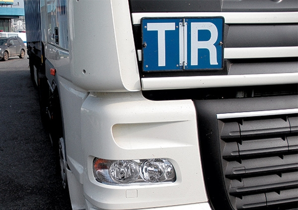 Зачем на фурах табличка TIR? Значение и особенности системы международных перевозок