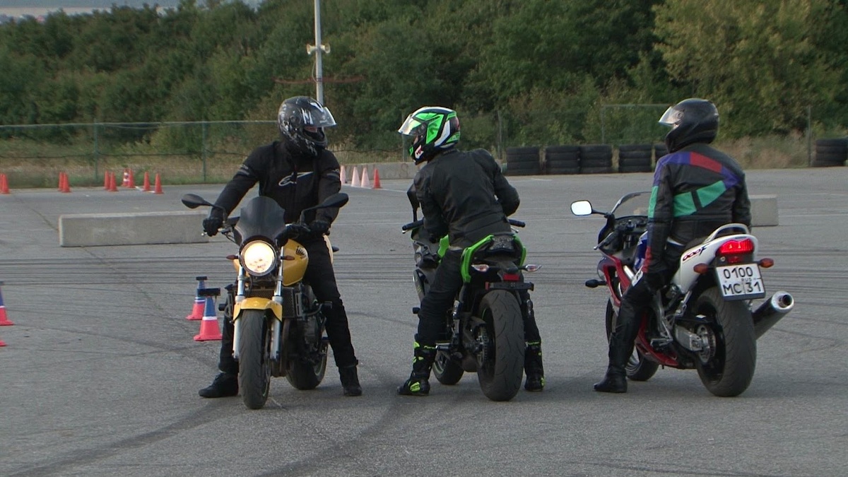 Источник изображения: https://mirbelogorya.ru/region-news/37-belgorod/33084-belgorodskie-mototsiklisty-organizovali-besplatnye-kursy-dlya-novichkov.html 