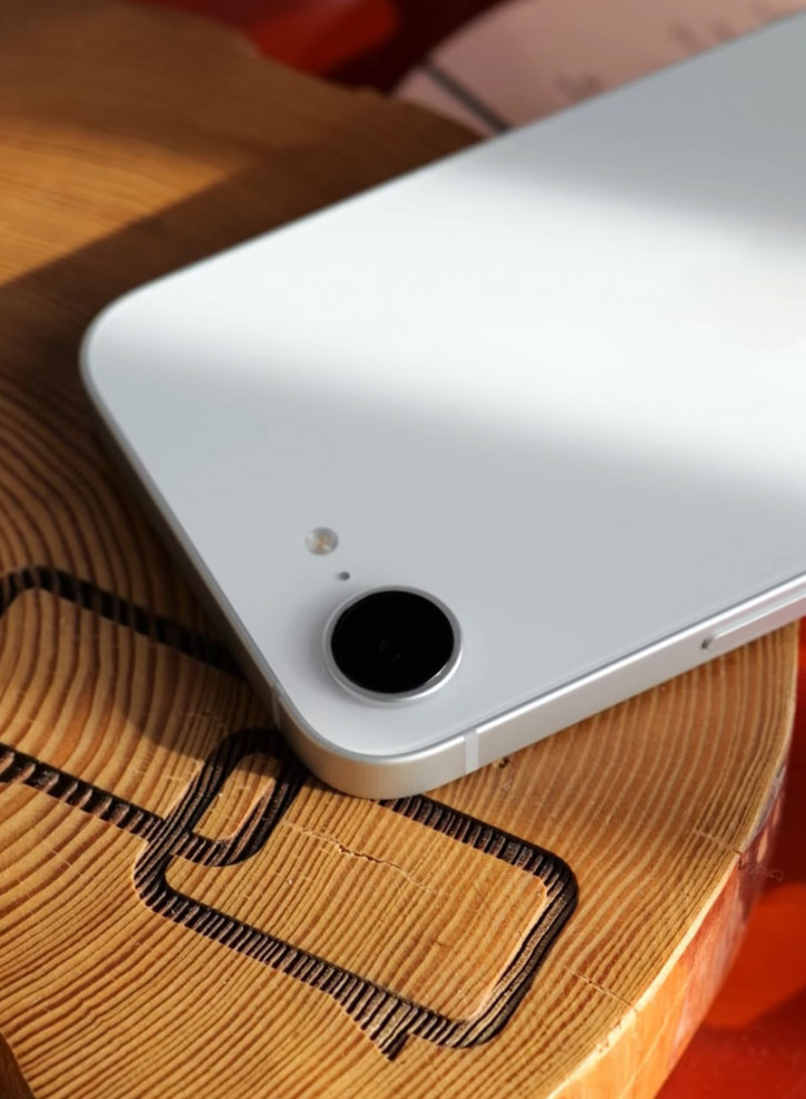 Камера iPhone 16e предлагает профессиональное качество фото и видео.