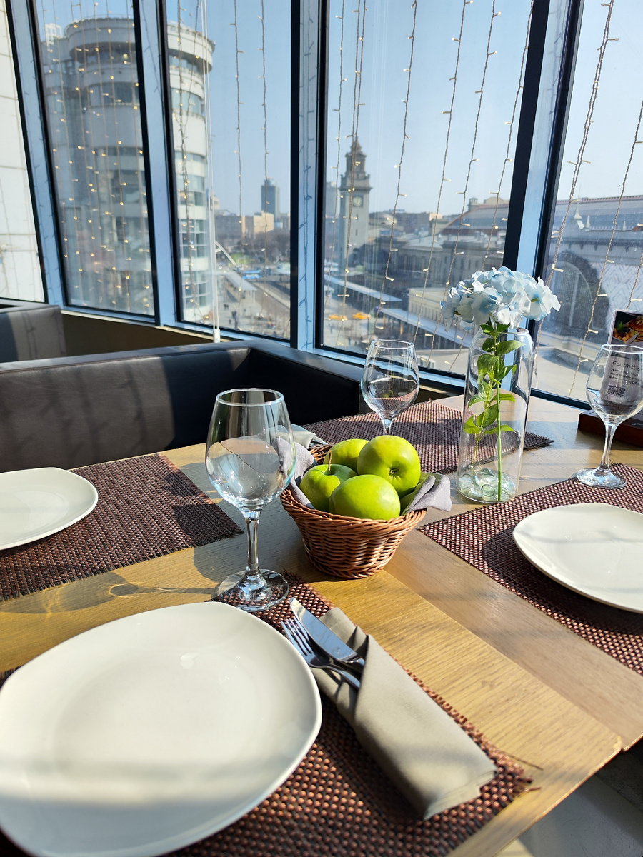 Стол дожидается