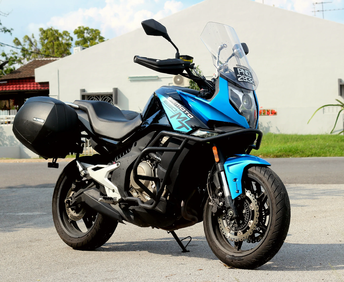 Китайский мотоцикл CFMoto 650MT