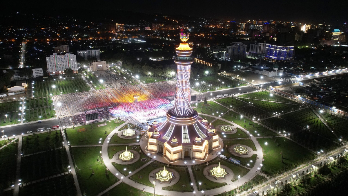 Архитектурный комплекс Независимость и Свобода. Душанбе