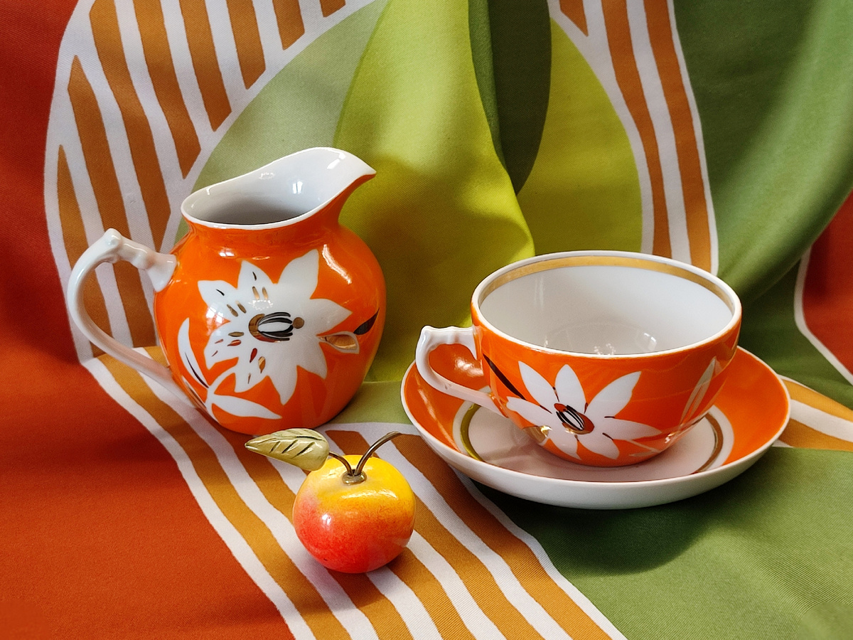 Сливочник, это два. Яблочная тема. Ага, чаепитие в саду 