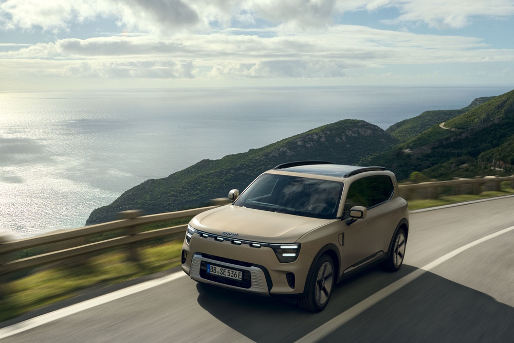 Цены на новый №5 длиной около 4,70 метра и мощностью до 587 л.с. начинаются примерно с 46 000 евро.