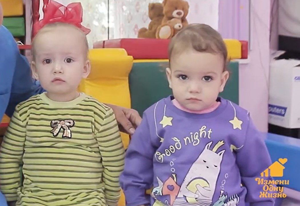 Кристина и Дема в видеоанкете.