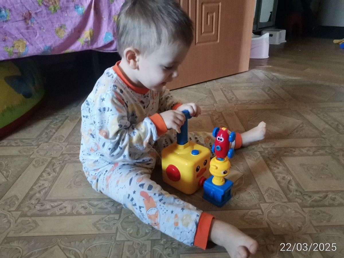 Косте и без шарика хорошо играть 😊