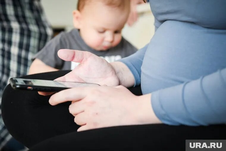 Выплаты могут быть восприняты школьницами как способ решения финансовых проблем, считает родкомитет. Фото: Владимир Жабриков © URA.RU