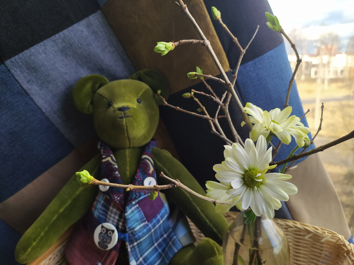 Фото автора блога, шью лоскутное джинсовое покрывало