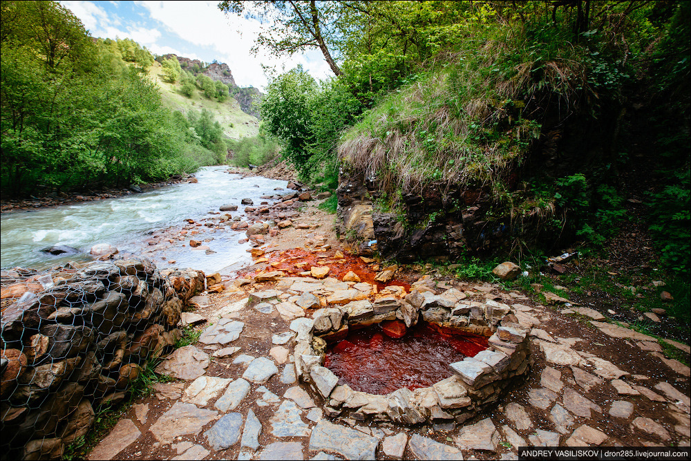 Целебные источники Долины Нарзанов — идеальное место для отдыха.