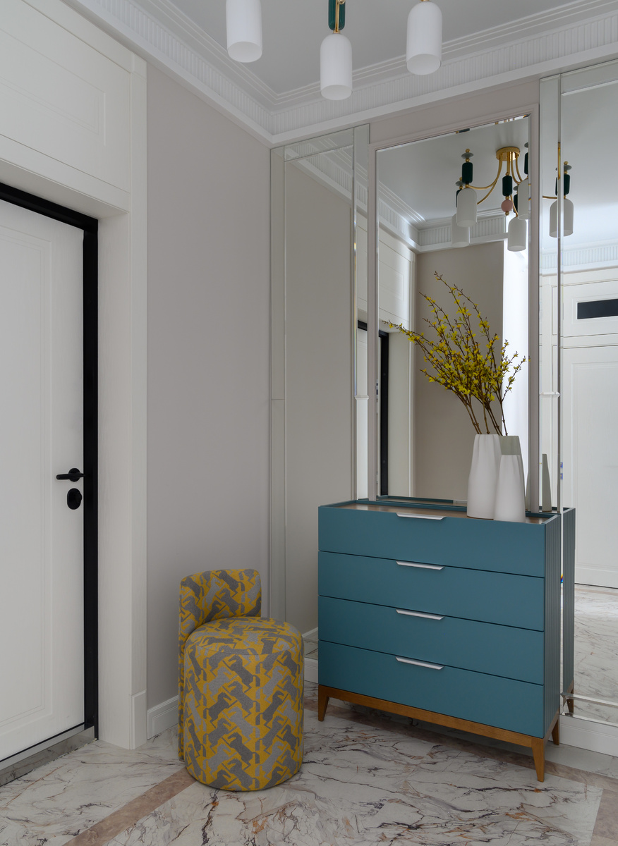 Люстра в прихожей: Odeon Light (Италия)