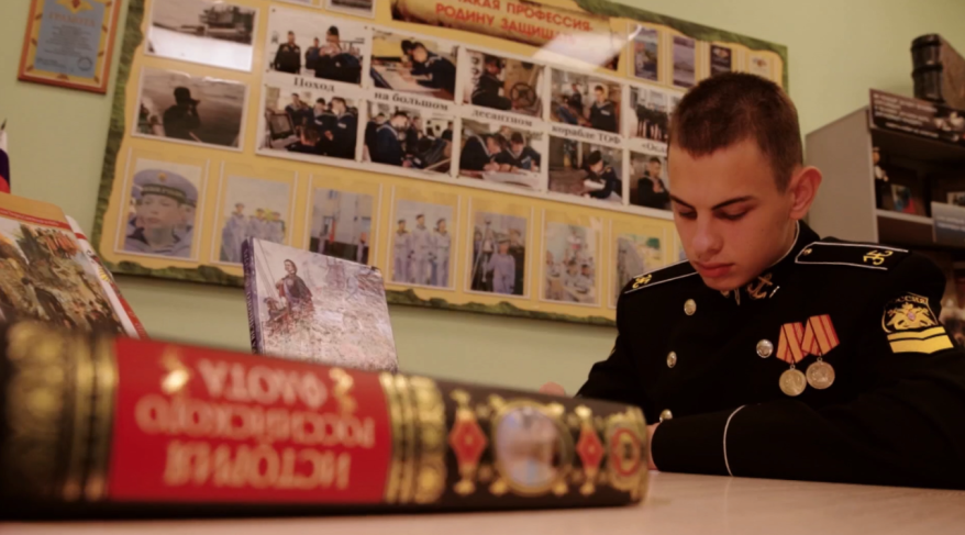 Нахимовец из Владивостока Филипп Гажа пишет письмо своему героическому прадеду