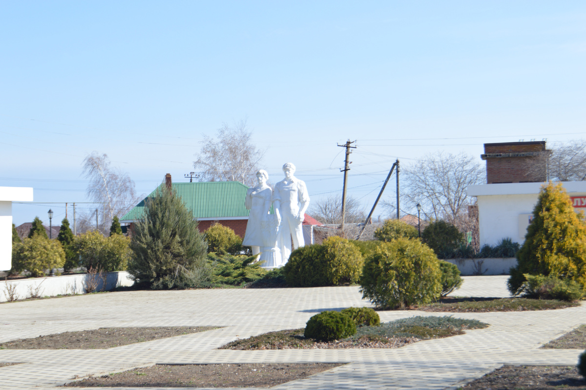 Фото автора. 24.03.2025. Станица. Площадь славы, работников агрофирмы. 